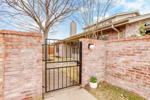 1127 Glenbrook St, Benbrook, TX 76126
