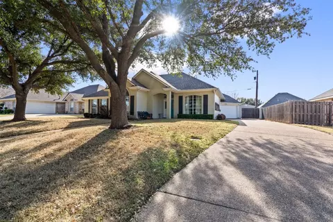 702 Brandon Dr, Cleburne, TX 76033 photo 5