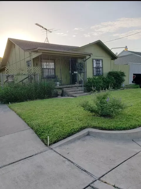 2111 Layton Ave, Haltom City, TX 76117