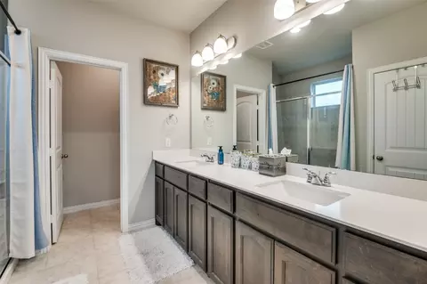 Bath - 8848 Abner Rd, Terrell, TX 75161 photo 2 of 3