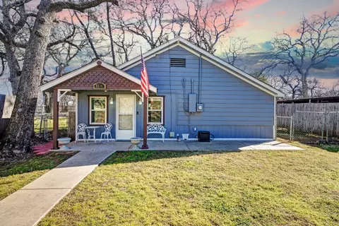 3200 Huron Trl, Lake Worth, TX 76135