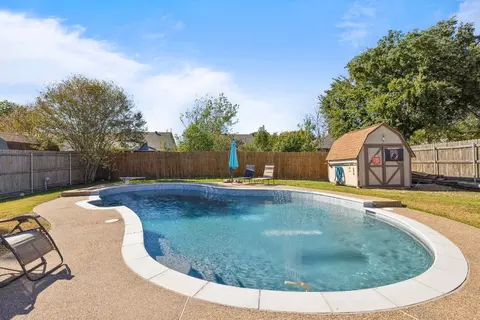 8221 Mark Ln, Watauga, TX 76148