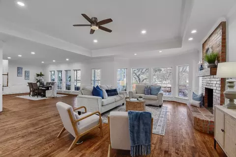 102 Noweta Pl, Lake Kiowa, TX 76240
