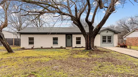 6211 Creek Crossing Rd, Alvarado, TX 76009