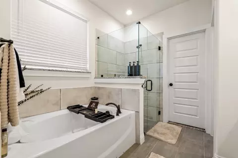 112 Maverick Ln, Pilot Point, TX 76258 photo 9