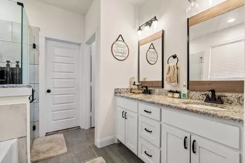 112 Maverick Ln, Pilot Point, TX 76258 photo 8