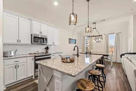 112 Maverick Ln, Pilot Point, TX 76258 photo 4
