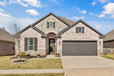 112 Maverick Ln, Pilot Point, TX 76258