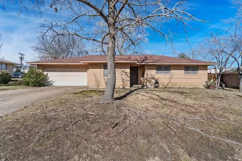 321 Willow Wood Ln, Desoto, TX 75115