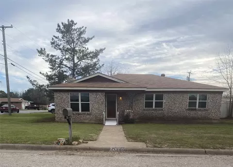 2202 SE 10th St, Mineral Wells, TX 76067