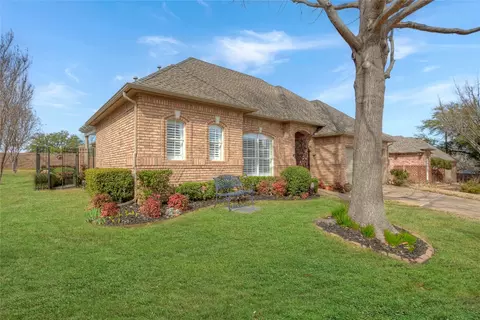 4706 Village Oak Dr, Arlington, TX 76017
