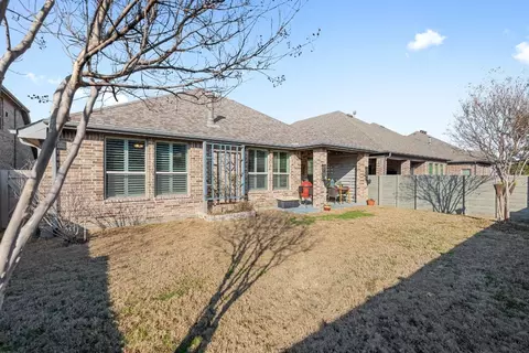 Exterior - 1213 9th St, Argyle, TX 76226 photo 4 of 10