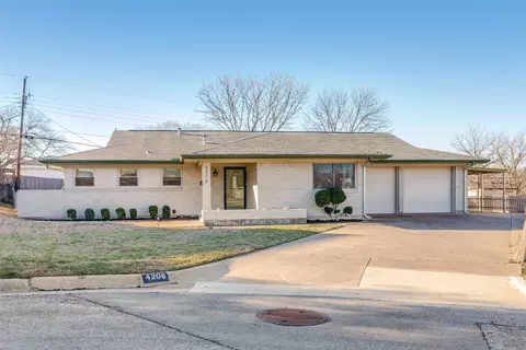 4208 Watkins Ct, Benbrook, TX 76116