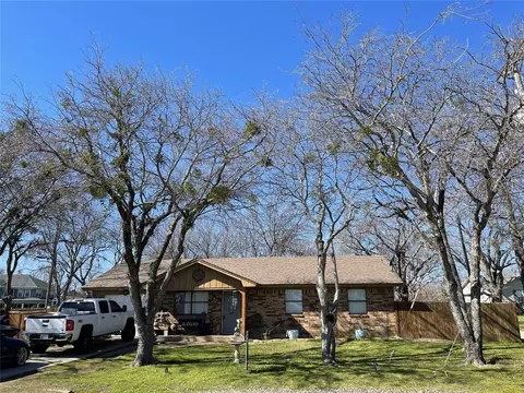 103 N Jackson Ave, Justin, TX 76247