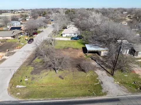 720 W 1st St, Justin, TX 76247