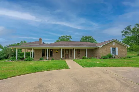 211 Nixon St, Palestine, TX 75803
