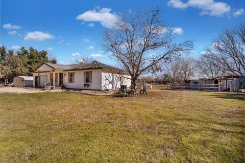 714 Barnes Rd, Cleburne, TX 76031 photo 4