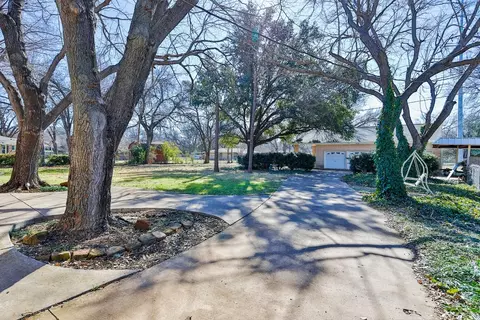 6908 Pecan Park Dr, Richland Hills, TX 76118