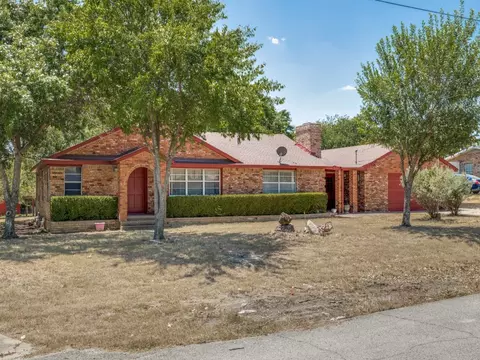 658 S Loop Dr, Cedar Hill, TX 75104 photo 2
