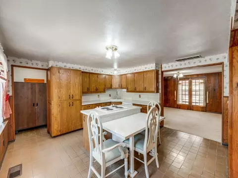 658 S Loop Dr, Cedar Hill, TX 75104 photo 5