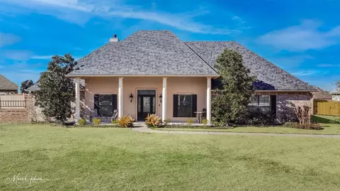 285 Hallmark Dr, Stonewall, LA 71078