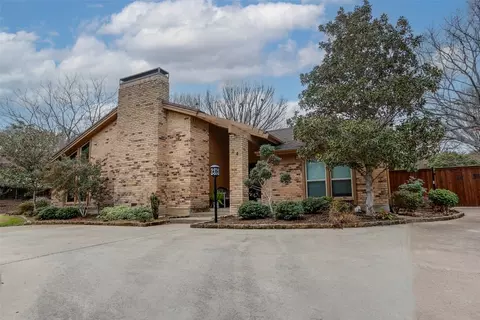 24 Crosslands Rd, Benbrook, TX 76132
