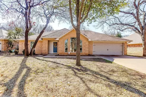 7508 Woodhaven Dr, North Richland Hills, TX 76182