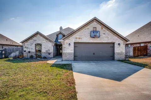 2504 Goodnight Trl, Sanger, TX 76266