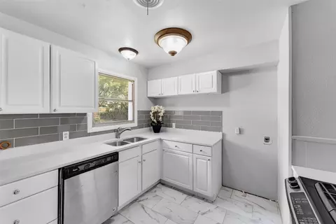 652 Pine St, Hurst, TX 76053 photo 8