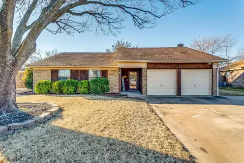 1032 Kane St, Benbrook, TX 76126