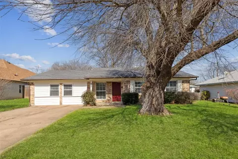 813 Lexington Dr, Lancaster, TX 75134