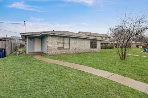 609 Gardenview Cir, Denton, TX 76207