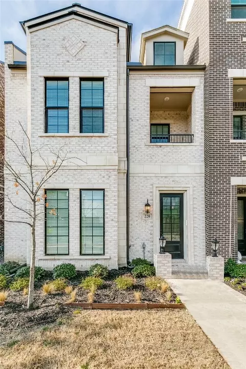 220 Morningside Dr, Roanoke, TX 76262