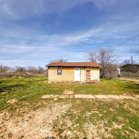 516 E 1st St, Baird, TX 79504