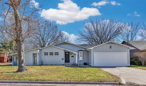 1106 Elmwood St, Gainesville, TX 76240