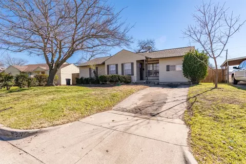7433 Aberdeen Dr, Fort Worth, TX 76116