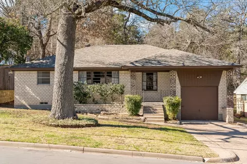 2403 Santa Cruz Dr, Dallas, TX 75227