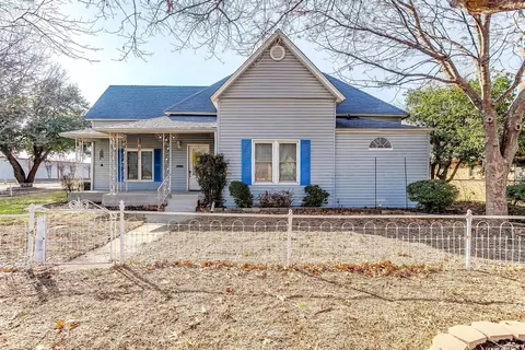 125 N Dobson St, Burleson, TX 76028