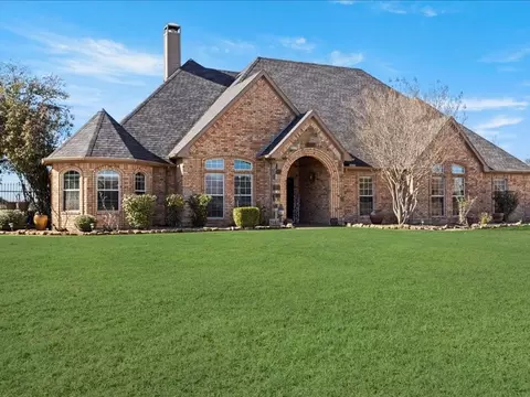2447 W Alamosa Dr, Terrell, TX 75160