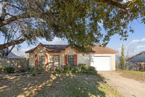 844 Pine Mountain Dr, Burleson, TX 76028