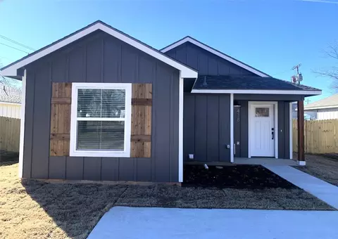418 E 5th St, Bonham, TX 75418