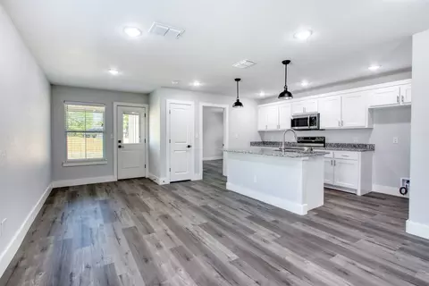 418 E 5th St, Bonham, TX 75418 photo 5