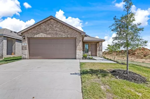 200 Running River Dr, Boyd, TX 76023