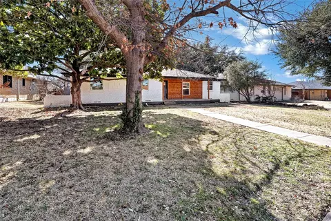 4884 Hazelhurst Ln, Dallas, TX 75227