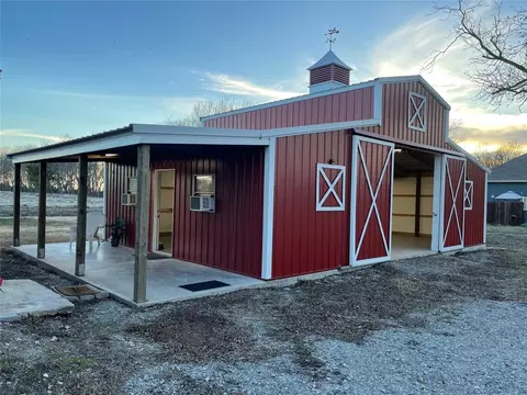 407 E Saunders St, Trenton, TX 75490