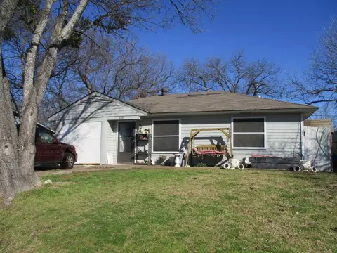 409 Arrowhead Trce, Grand Prairie, TX 75051