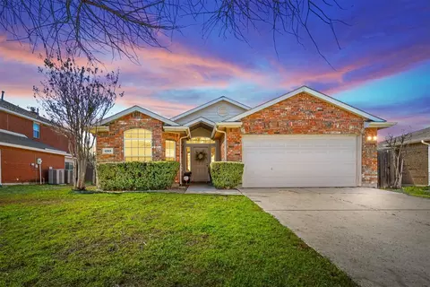 1008 Swan Cir, Saginaw, TX 76131