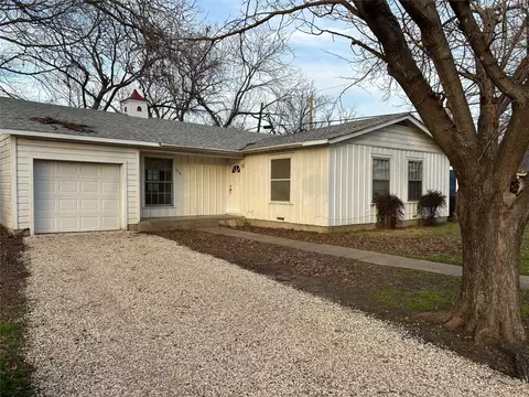 309 Scurlock St, Grandview, TX 76050