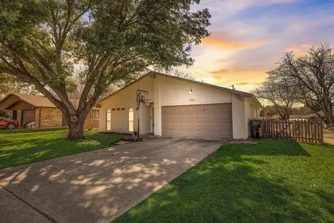 1306 Pioneer Ln, Plano, TX 75023