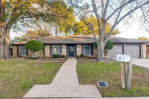 921 Curtis Dr, Arlington, TX 76012